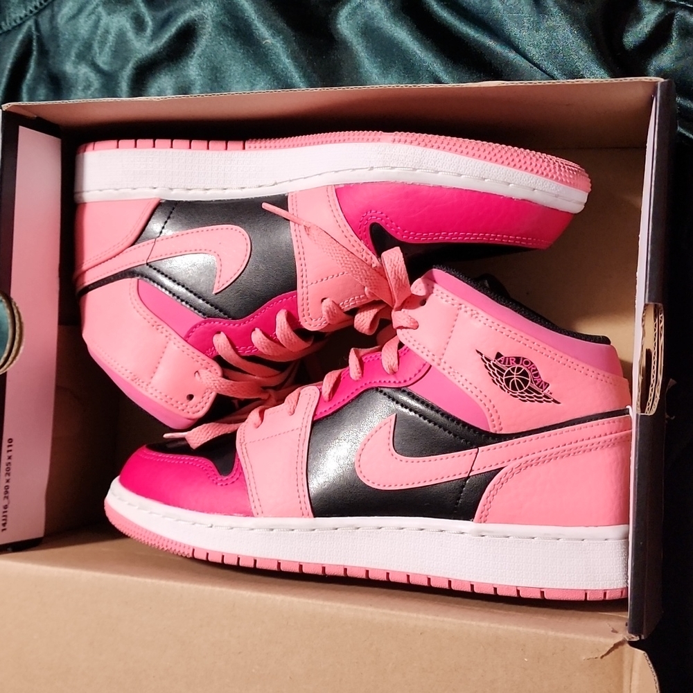 Coral Chalk Jordan 1